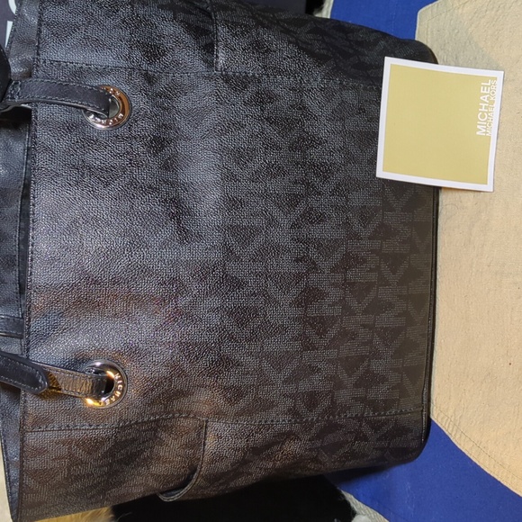 Michael Kors Jet Set Monogram Leather Tote NOW ONLY $75 - Picture 2 of 14